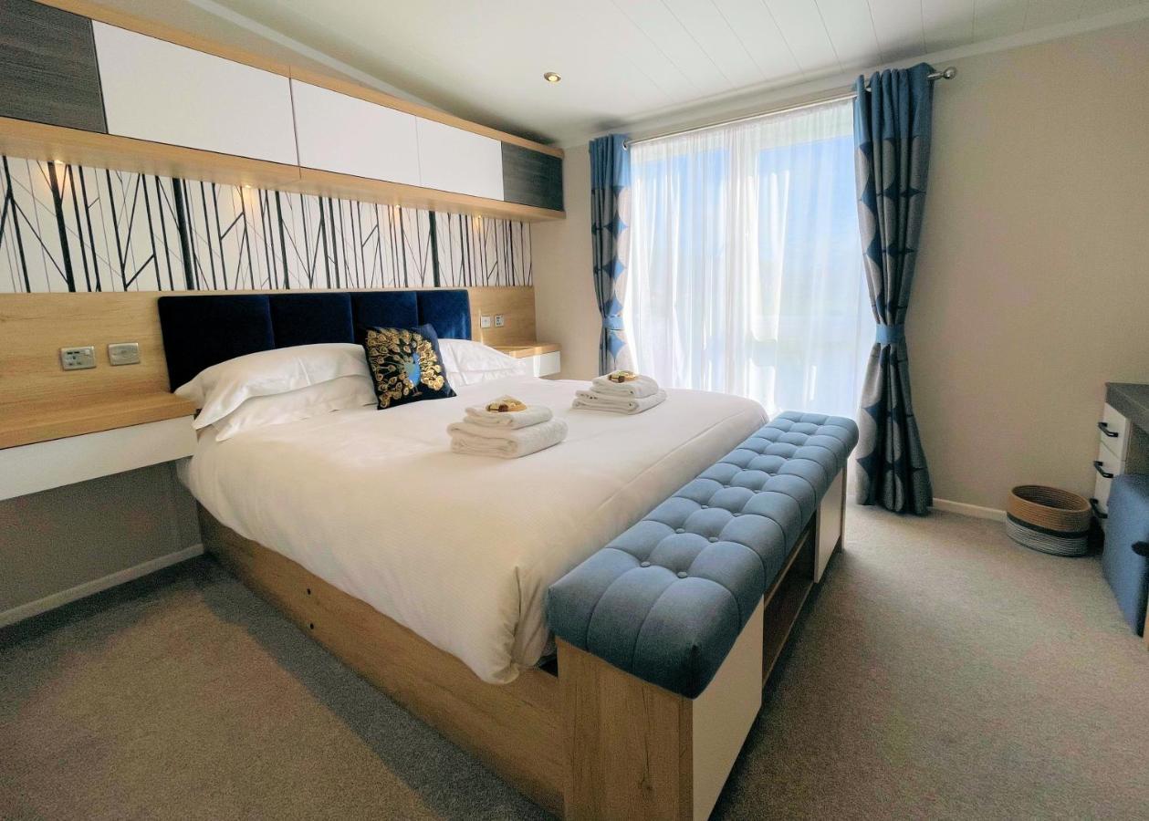 Luxury Lakeside Lodge With Htub Beautiful Views Annan Ngoại thất bức ảnh