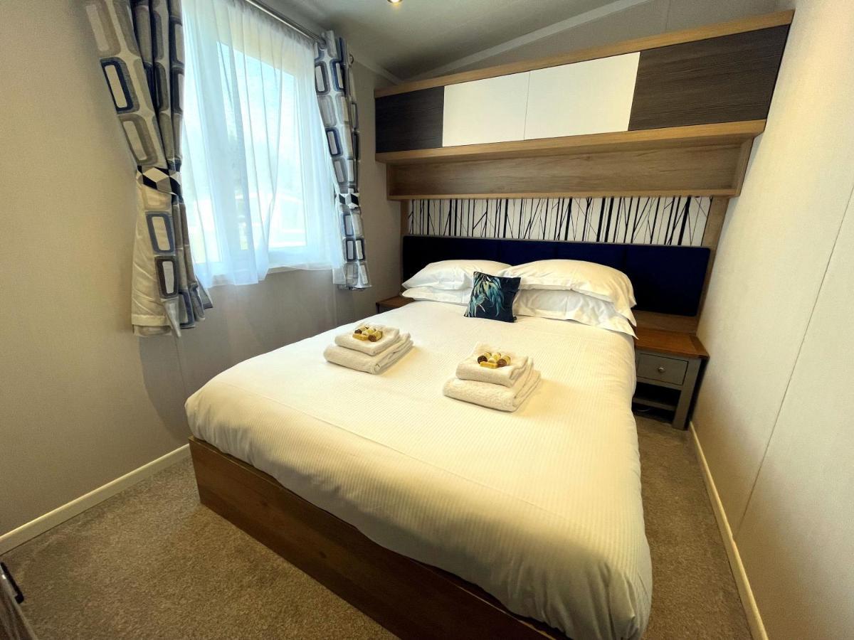 Luxury Lakeside Lodge With Htub Beautiful Views Annan Ngoại thất bức ảnh