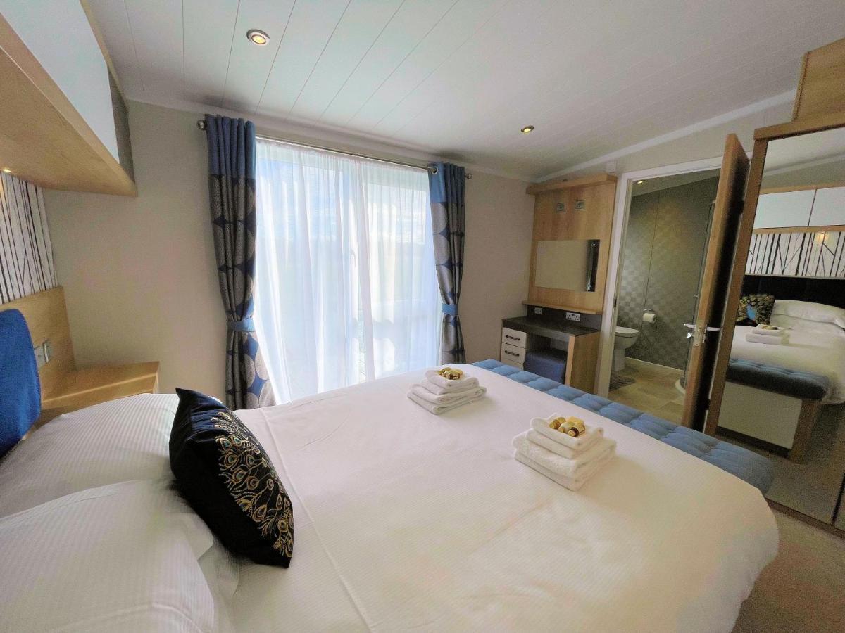 Luxury Lakeside Lodge With Htub Beautiful Views Annan Ngoại thất bức ảnh